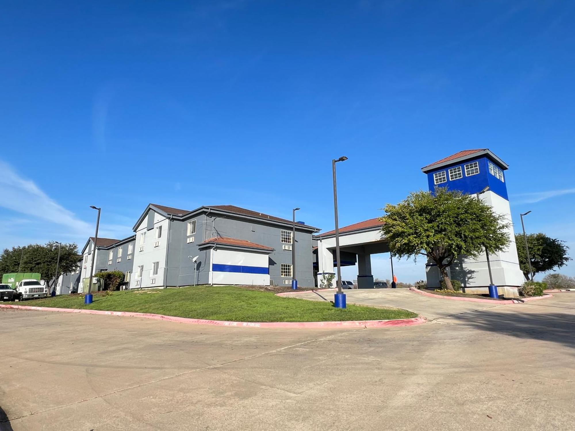 Americas Best Value Inn & Suites Haltom City Ft. Worth Exterior foto